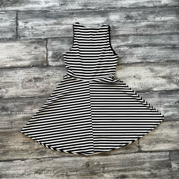 FOREIGN EXCHANGE | B&W | TANK DRESS | SZ M - Picture 3 of 4